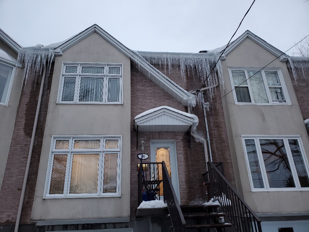 Problème de barrage de glace sur la toiture, Longueuil