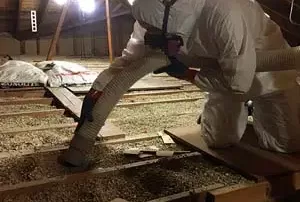 Enlèvement de vermiculite dans l'entretoit, Longueuil