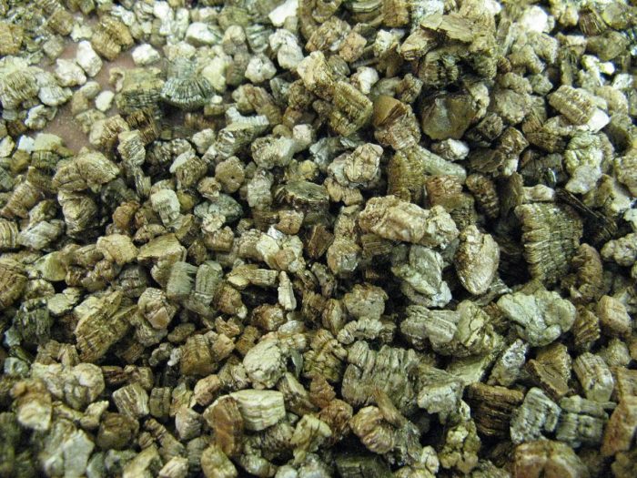 Entreprise decontamination vermiculite entretoit, Brossard